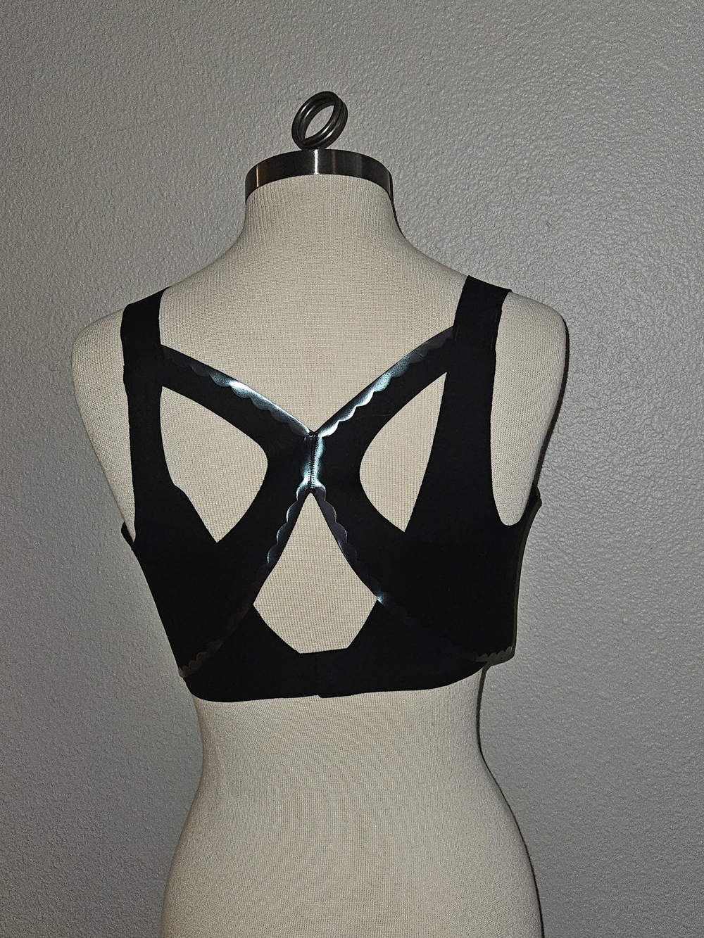 Victoria Secret Angel Max Sports Bralette with Iridescent Trim - Picture 2 of 4